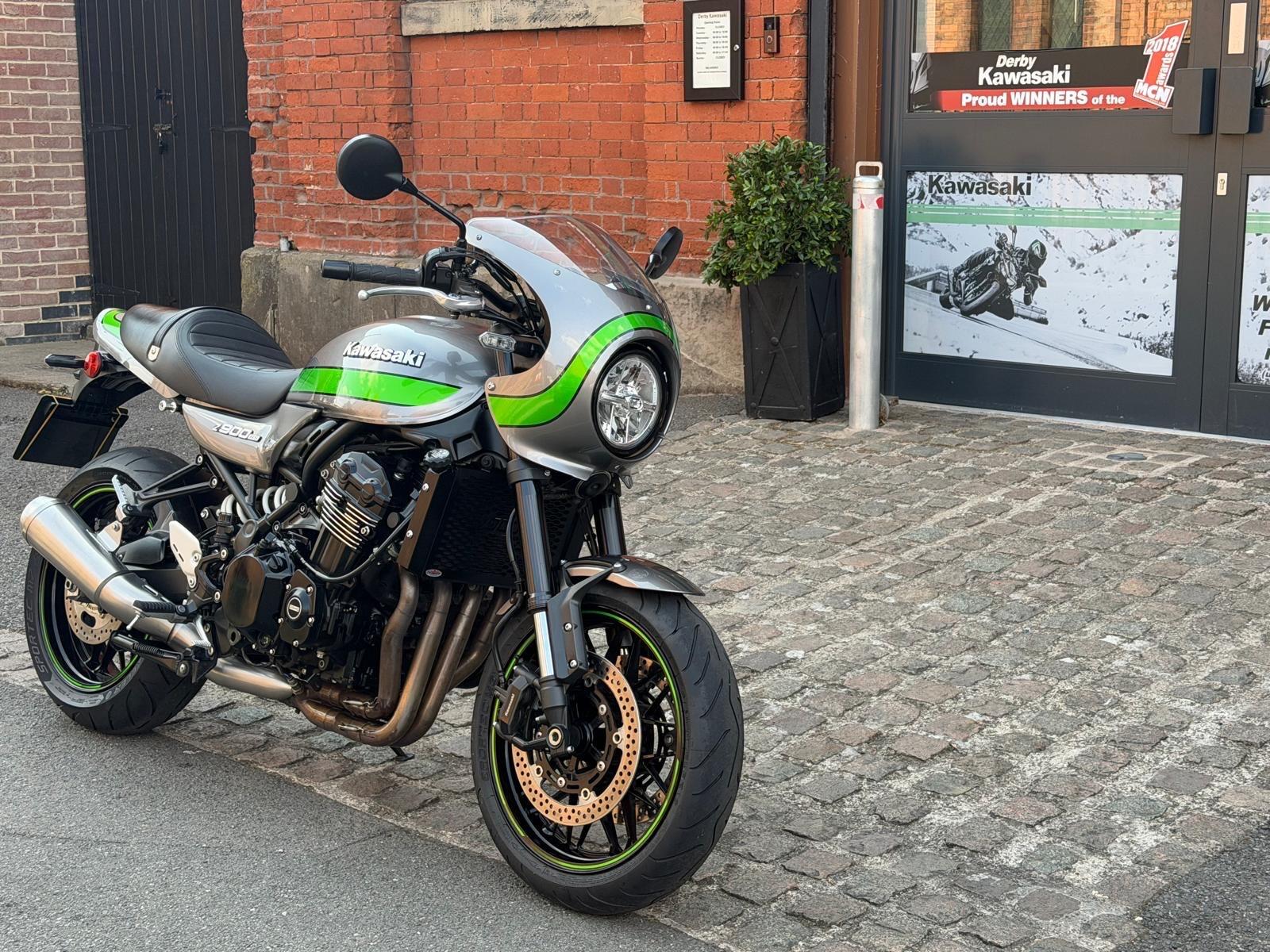 Mページ 2019 Kawasaki Z900RS MODERN CLASSIC 英語カタログ カワサキ